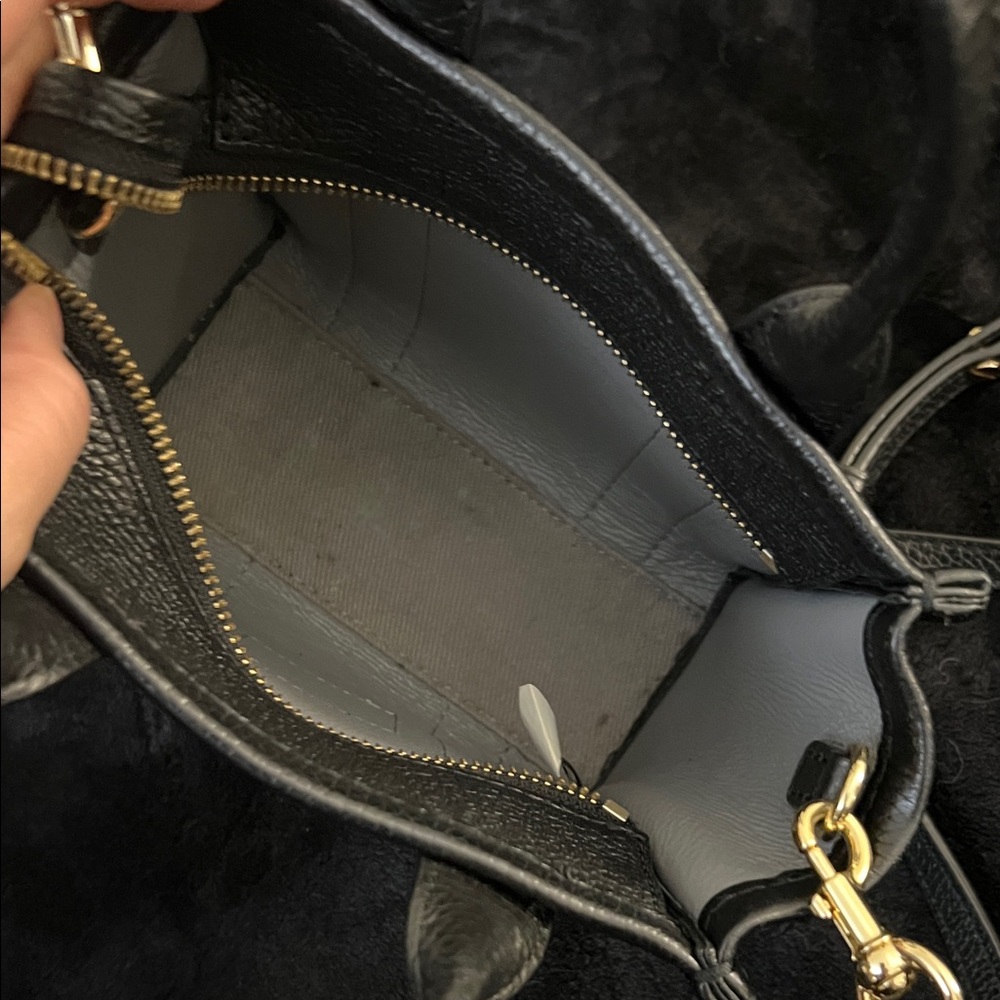 MARC JACOBS The Leather Crossbody Tote Bag - Picture 10 of 11